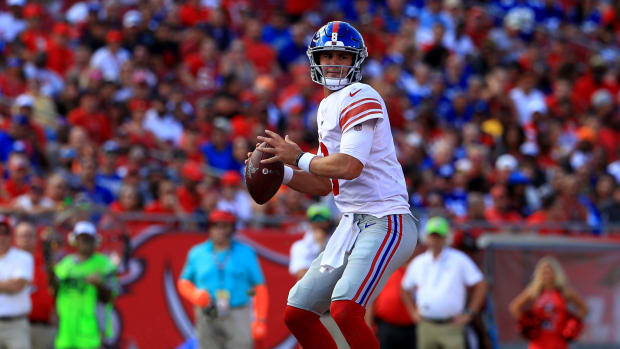 daniel-jones-giants-bucs.jpg